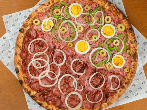 Combo Pizza Calabresa e Portuguesa + Refrigerante Guaraná Antarctica 1L