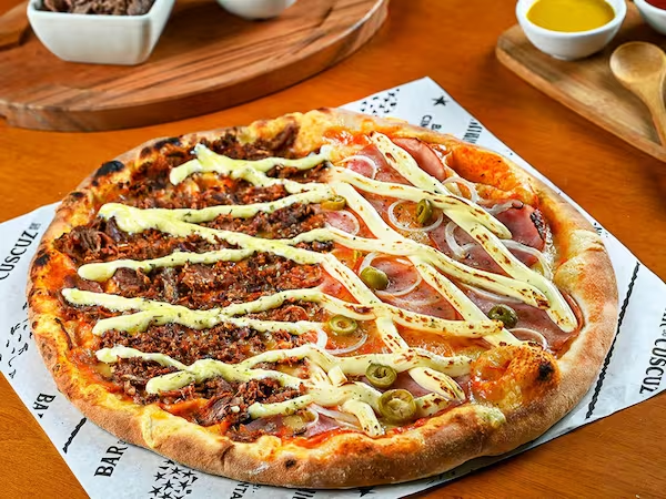 Combo Pizza Carne de Sol na Nata e Lobinho Canadense + Refrigerante Guaraná 1L